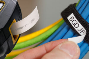 Etiquetas para marcar e identificar mazos de cables 